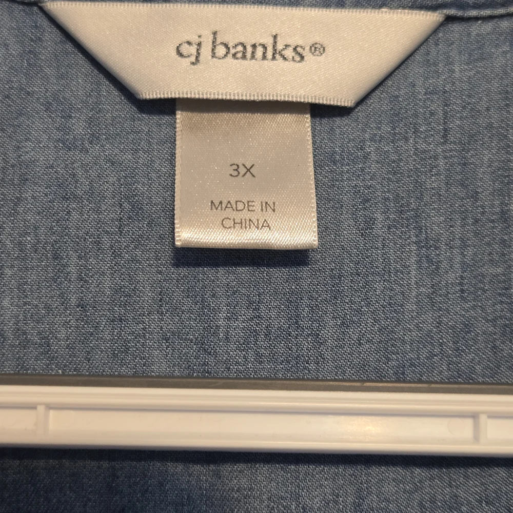 CJ Banks Women’s Chambray Denim Button Down Shirt 3X Blue Lightweight Casual Top - Picture 2 of 6